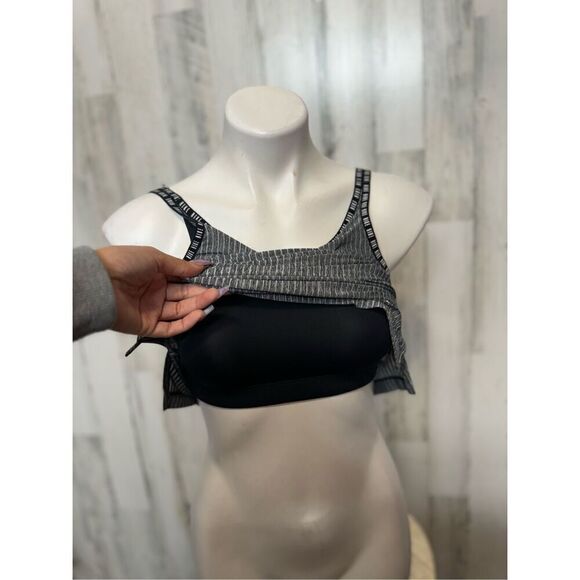 NIKE tank top with bra included - Picture 6 of 7